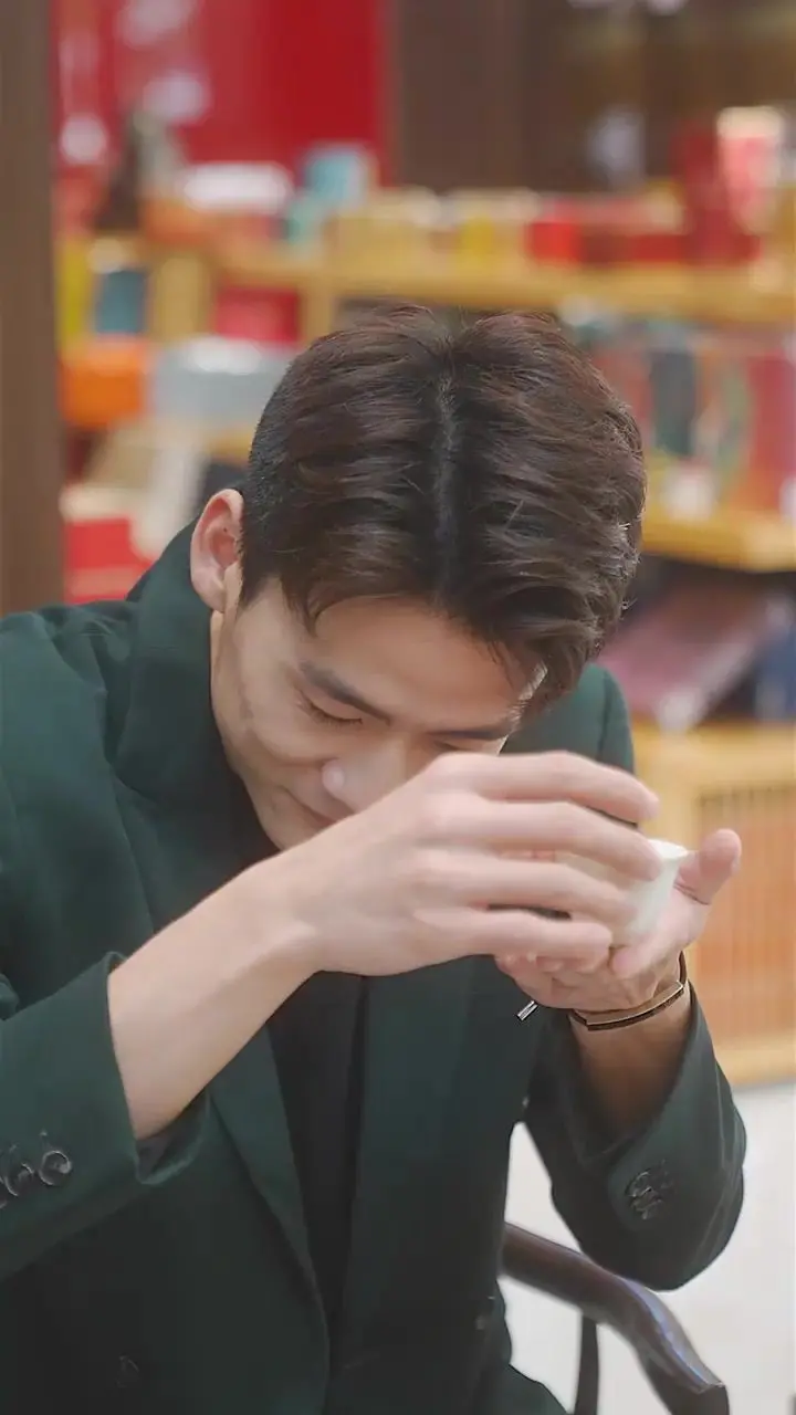 霸道总裁爱上我？《天降神秘总裁老公》：玛丽苏神剧还是少女心收割机？